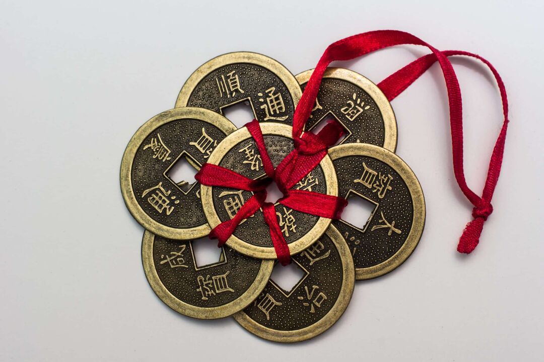 Chinese amulet for money with the corresponding hieroglyphs. 