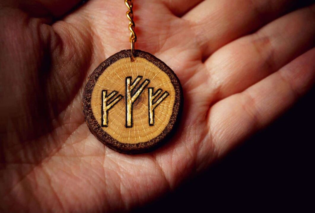 Triple Fehu Oak Money Amulet-Keychain