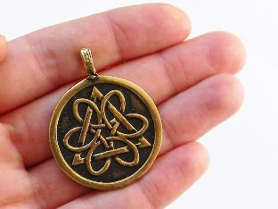the amulet of luck